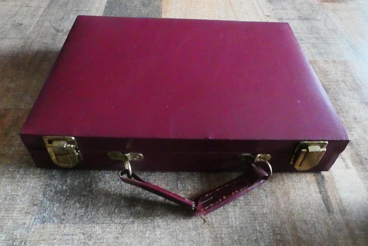 Mahjong set in koffer., Hobby en Vrije tijd, Gezelschapsspellen | Bordspellen, Zo goed als nieuw, Een of twee spelers, Drie of vier spelers