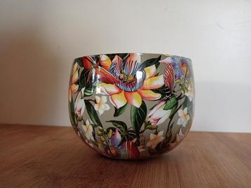 Metalen Vaasje met Bloemenmotief beschikbaar voor biedingen