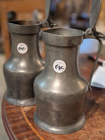 2 antieke eikel kannen 27 cm hoog. €90. Samen  beschikbaar voor biedingen