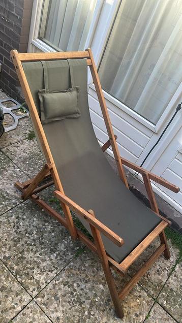 Houten Tuinstoel met Kussen beschikbaar voor biedingen