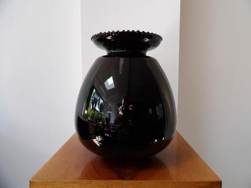 Art Deco Doyen Vaas, zwart opaline glas, Antiek en Kunst, Antiek | Vazen, Ophalen of Verzenden