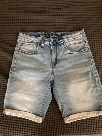 Korte spijkerbroek, short, blauw, herenmaat S beschikbaar voor biedingen