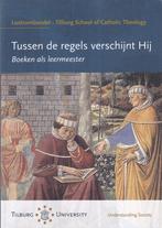 Tussen de regels verschijnt Hij: Boeken als leermeester - Op, Ophalen of Verzenden, Zo goed als nieuw