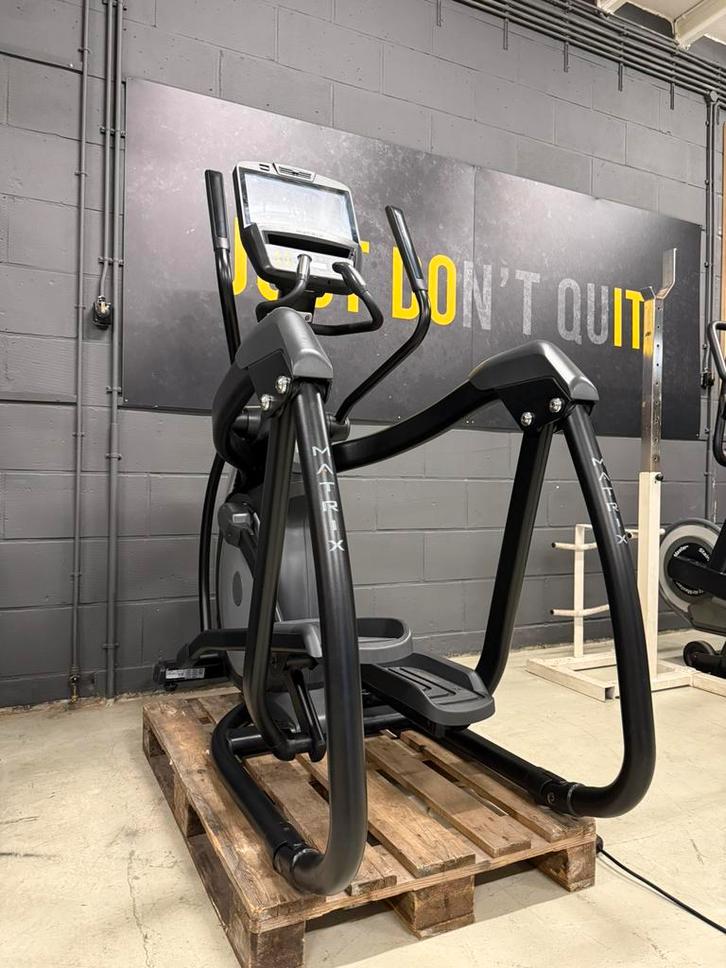Matrix crosstrainer met nieuw luxe scherm, internet/Netflix, Sport en Fitness, Fitnessmaterialen, Gebruikt, Overige typen, Ophalen of Verzenden