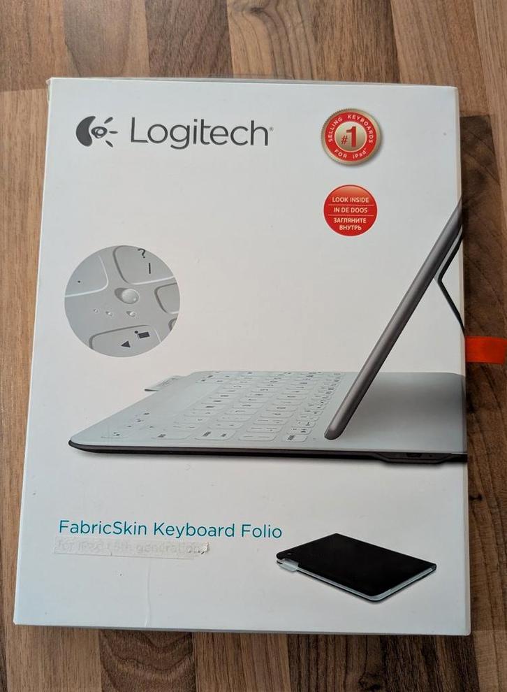 Logitech FabricSkin Ipad Keyboard Folio - Nieuwstaat, Computers en Software, Toetsenborden, Zo goed als nieuw, Azerty, Draadloos