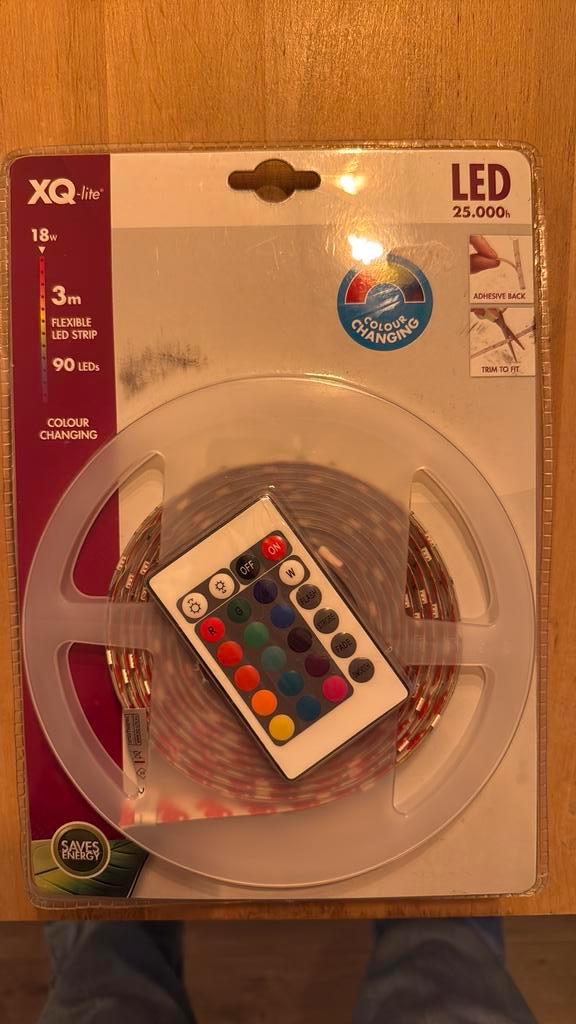 XQ-lite LED strip 3 meter – met afstandsbediening, Huis en Inrichting, Lampen | Spots, Nieuw, Plafondspot of Wandspot, Overige materialen