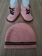 Gehaakte baby slofjes en muts Martens, Ophalen of Verzenden, Nieuw, Jongetje of Meisje, Setje