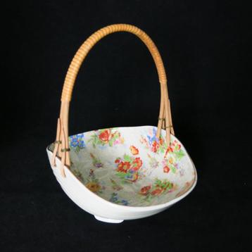 Vintage schaaltje met veel bloemetjes beschikbaar voor biedingen