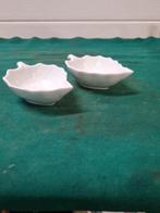 schaaltjes bladeren wit porselein 2 stuks, Antiek en Kunst, Antiek | Servies los, Ophalen of Verzenden