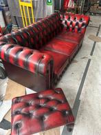 Chesterfield bank met voetenbank oxblood red, Huis en Inrichting, Banken | Bankstellen, Ophalen, Gebruikt, 75 tot 100 cm, Tweepersoons