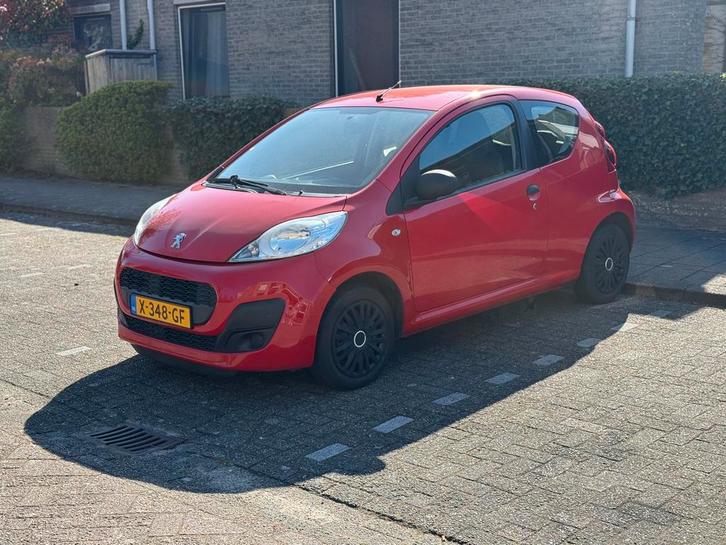 Peugeot 107 1.0 12V E-vti 68PK 3DR 2013 Rood, Auto's, Peugeot, Particulier, Benzine, Hatchback, Handgeschakeld, Geïmporteerd, Rood
