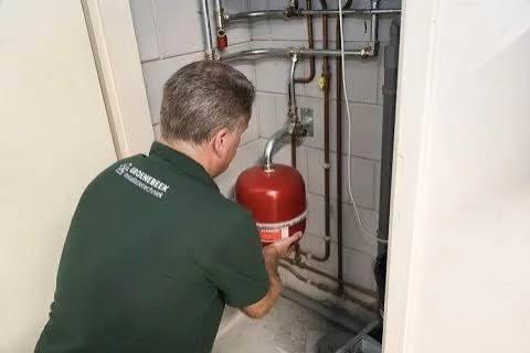 cv monteur installaties loodgieterij werkzaamheden, Huis en Inrichting, Badkamer | Badkamermeubels, Ophalen of Verzenden