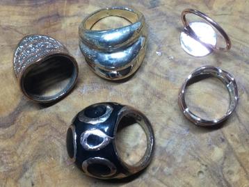 5 oude koperen ringen beschikbaar voor biedingen