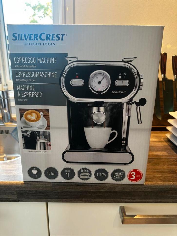 SilverCrest Espresso Machine - Nieuw!, Witgoed en Apparatuur, Koffiezetapparaten, Nieuw, Gemalen koffie, Espresso apparaat, Afneembaar waterreservoir