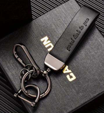 Kunstleren Sleutelhanger met Metaal/Good Luck to you beschikbaar voor biedingen