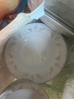 12 pers servies kutahya, Huis en Inrichting, Ophalen of Verzenden, Porselein, Overige stijlen