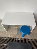Wit bureautje met blauw krukje (49 x 90), Kinderen en Baby's, Kinderkamer | Tafels en Stoelen, Ophalen, Zo goed als nieuw, Tafel(s) en Stoel(en)