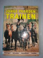 Jonge paarden trainen, Boeken, Ophalen of Verzenden, Gelezen, Paarden of Pony's