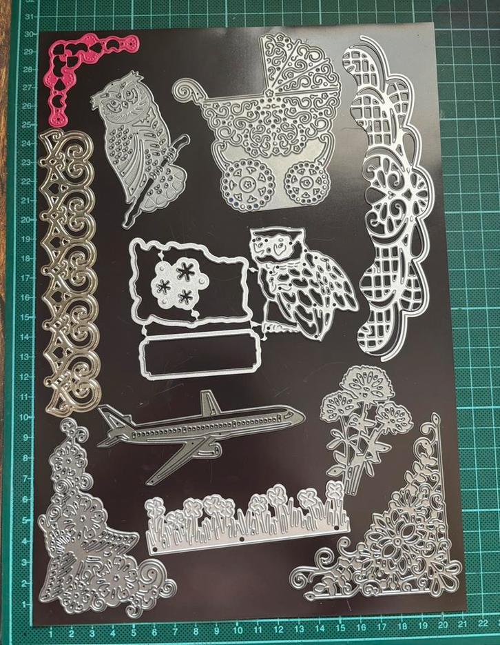 Set van metalen Snijmallen op A4 magneetvel, Hobby en Vrije tijd, Kaarten | Zelf maken, Zo goed als nieuw, Overige thema's, Ophalen of Verzenden