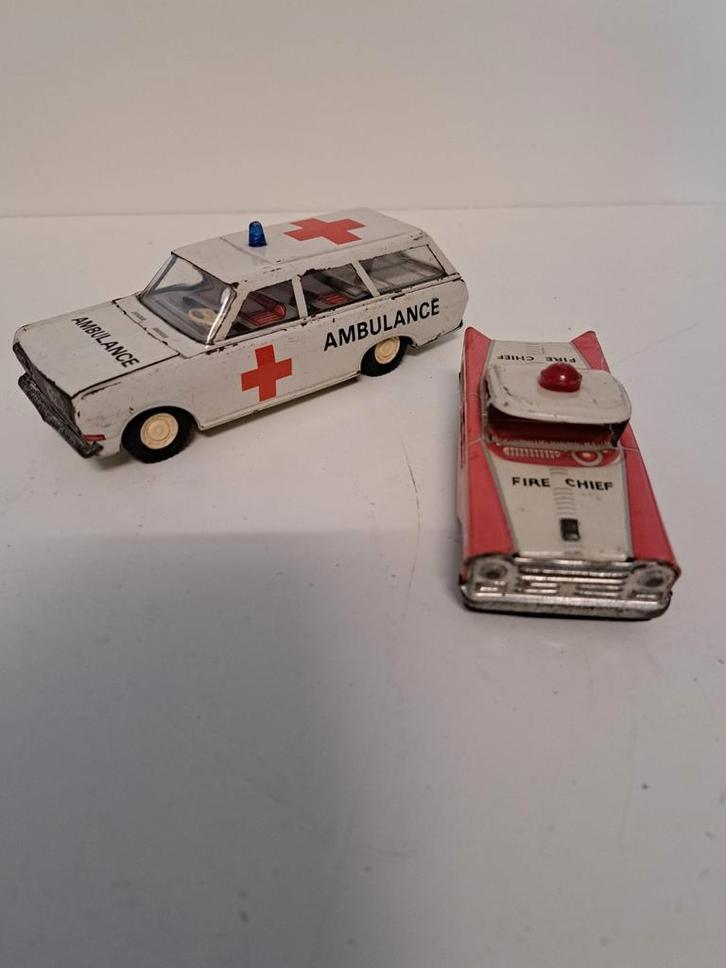 2x blikken auto's, Ambulance en Fire Chief, Verzamelen, Speelgoed, Gebruikt, Ophalen of Verzenden