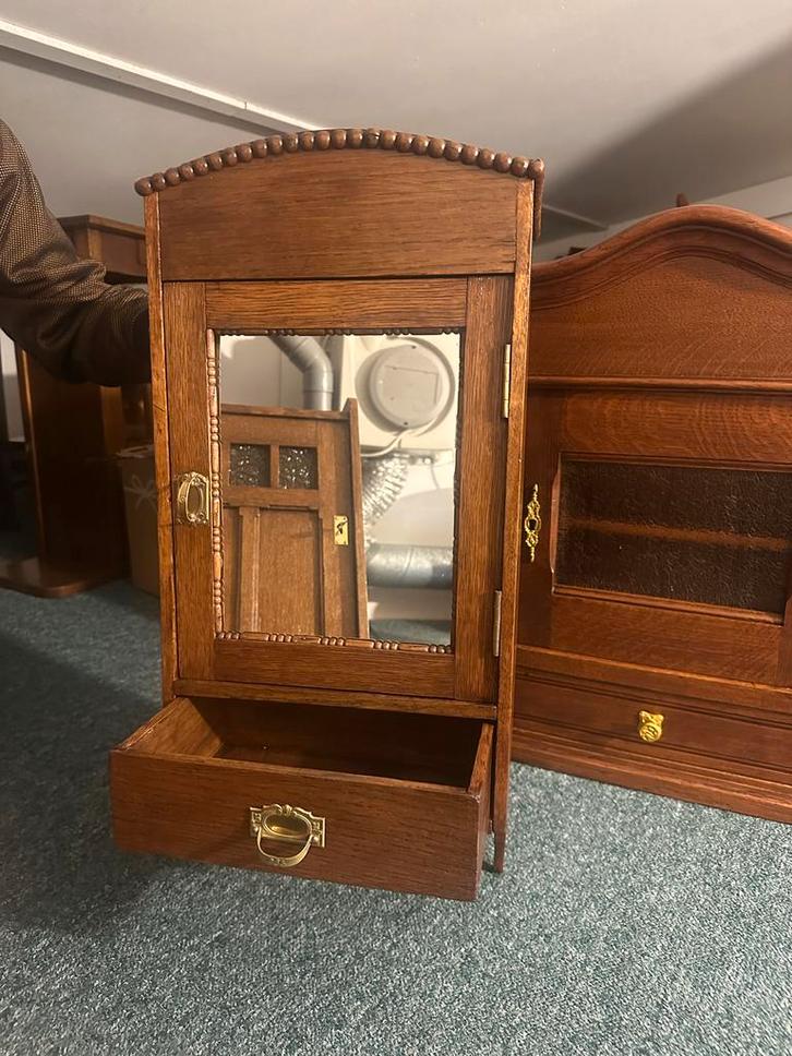 Antieke houten hangkastjes - gerestaureerd, Antiek en Kunst, Antiek | Meubels | Kasten, Ophalen of Verzenden