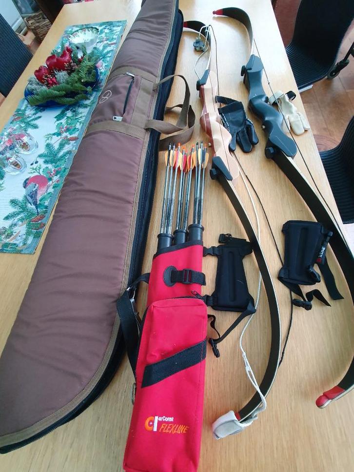 Boogschieten, 2 bogen met alle accessoires, Sport en Fitness, Handboogschieten, Zo goed als nieuw, Ophalen