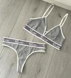 Lingerie set met opdruk (string + top) NIEUW, Ophalen of Verzenden, Grijs, Setje