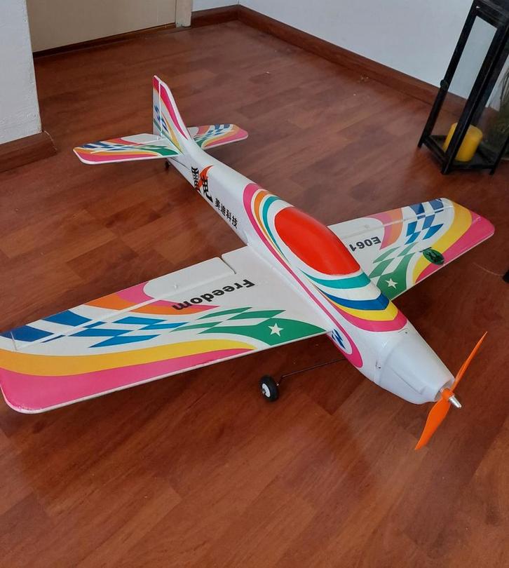 Rc Vliegtuig. Nieuw thunder  890 mm, Hobby en Vrije tijd, Modelbouw | Radiografisch | Vliegtuigen, Zo goed als nieuw, Ophalen