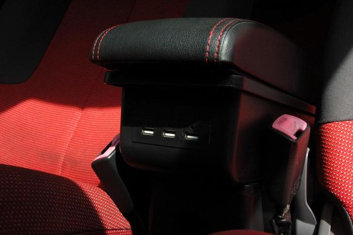 Peugeot 107 urban move 1.0 12V 5DR 2007 Zwart, Auto's, Peugeot, Particulier, Airbags, Bluetooth, Isofix, Radio, USB, Benzine, Euro 4