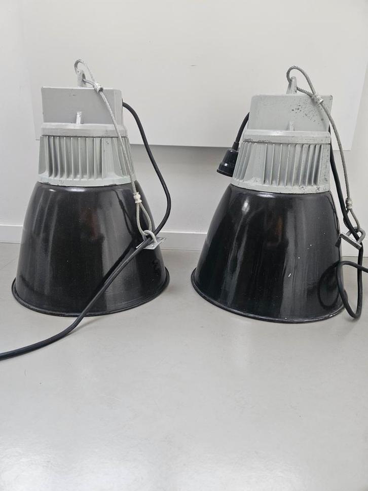 Set Hanglampen Fabriekslampen Tsjechië Jaren 50, Huis en Inrichting, Lampen | Hanglampen, Gebruikt, Minder dan 50 cm, Ophalen