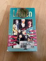 #0664 Da's Weer Lachen VHS + Videoboek 1995-1996, Alle leeftijden, Ophalen of Verzenden, Zo goed als nieuw, Tv-serie of Tv-programma