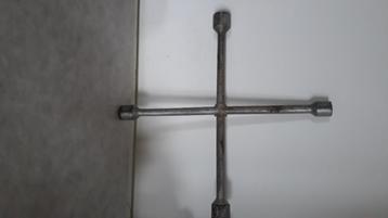 kruiswielsleutel voor auto en aanhanger beschikbaar voor biedingen