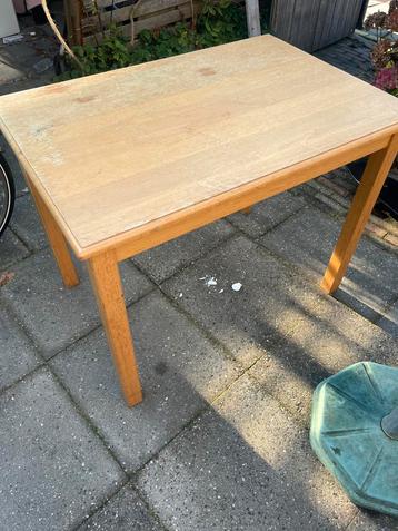 Houten Tafel/Bureau - 99x69x76cm beschikbaar voor biedingen