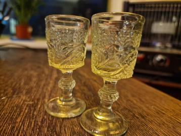 uraniumglas shotglazen  beschikbaar voor biedingen