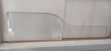 Mooi gevormde glasplaat (voor bv een bureau of drankkast) beschikbaar voor biedingen