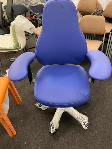 Prikstoel beschikbaar voor biedingen