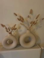 Twee Witte Donut Vazen, Huis en Inrichting, Woonaccessoires | Vazen, Ophalen, Wit, Aardewerk of Porselein, Zo goed als nieuw