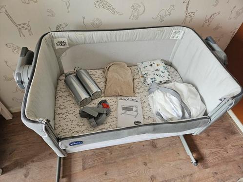 Co sleeper Chicco next to me magic incl extra's, Kinderen en Baby's, Kinderkamer | Bedden, Zo goed als nieuw, Minder dan 140 cm