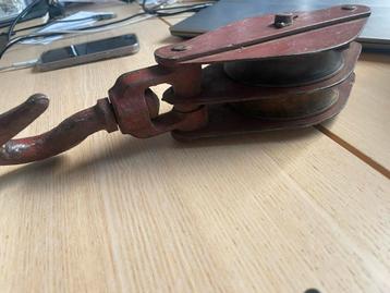 Antieke Dubbele Katrol met Haak - Gereedschap Decoratie beschikbaar voor biedingen