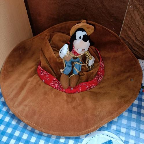 Disneyland cowboyhoed met Goofy knuffel bovenop, Verzamelen, Disney, Zo goed als nieuw, Knuffel, Ophalen of Verzenden