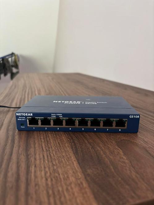NETGEAR ProSafe 8 Port Gigabit Desktop Switch, Computers en Software, Netwerk switches, Zo goed als nieuw, Ophalen of Verzenden