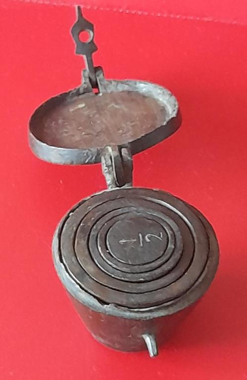 sluitgewicht pijlgewicht 4 bakjes en sluitstuk 452 gram, Antiek en Kunst, Curiosa en Brocante, Ophalen of Verzenden