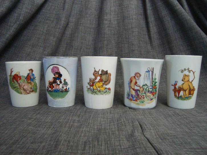 Oude vintage melkbeker kinderbeker, 5 stuks in 1 koop (1), Antiek en Kunst, Antiek | Servies los, Ophalen of Verzenden