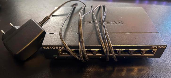 Netgear GS308v3 8-Poorts Gigabit Switch, Computers en Software, Netwerk switches, Gebruikt, Ophalen of Verzenden
