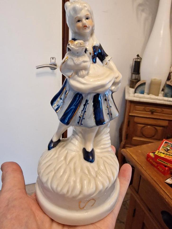 Porseleinen Muziekdoosje Meisje, Antiek en Kunst, Kunst | Beelden en Houtsnijwerken, Ophalen of Verzenden