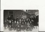 Loosduinen Kleuterklas in de sneeuw met juffrouwen Fotokaart, Verzamelen, Ansichtkaarten | Nederland, Verzenden, Voor 1920, Ongelopen