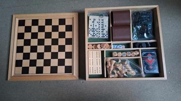 Compleet spellenpakket met diverse spellen.  beschikbaar voor biedingen