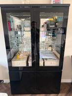 Hoogglans zwarte vitrinekast met spiegel en verlichting, Huis en Inrichting, Kasten | Vitrinekasten, Ophalen, Met deur(en), 100 tot 150 cm