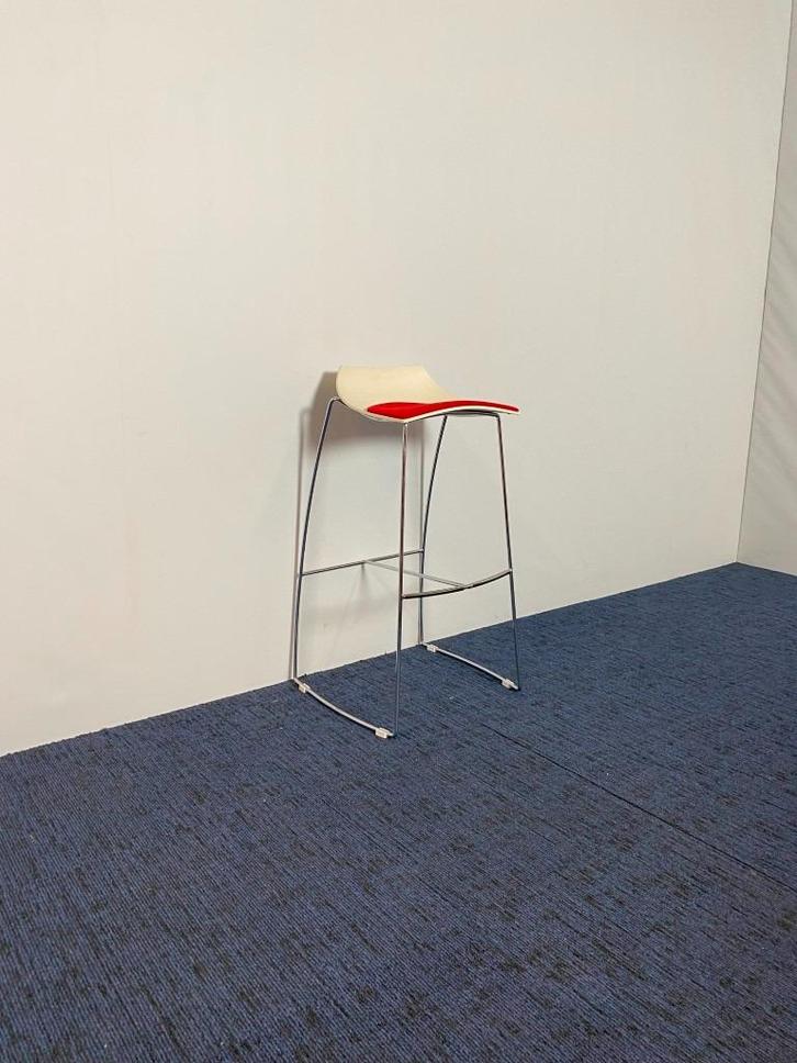 12 x Barkruk Hoop, rode stof, chroom onderstel, Huis en Inrichting, Barkrukken, Gebruikt, 60 tot 90 cm, 5 krukken of meer, Met voetsteun