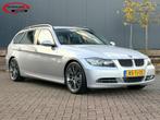 BMW 3-serie Touring 335i High Executive / NL-auto / OH-histo, Auto's, BMW, Gebruikt, Zwart, Handgeschakeld, Zilver of Grijs